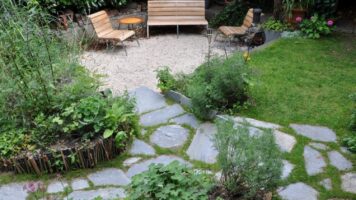 Trittsteine - Flagstones.Garden design: Suzan van Lieshout.